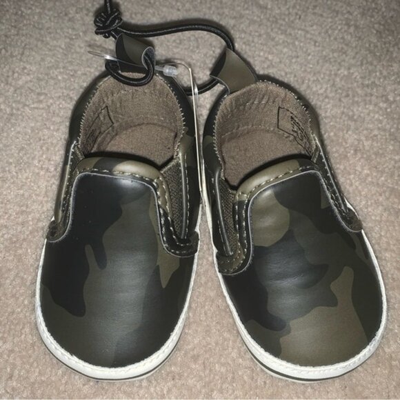 Nwt Bundle of 3 Baby army shoes in sizes 1,2 and 3 for 0 to 3 months. - Picture 4 of 5